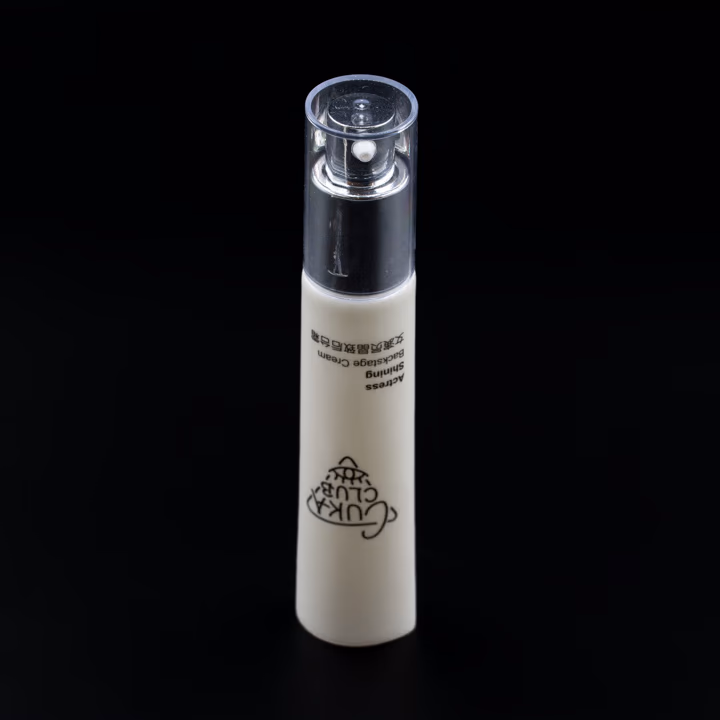 Beyaz airless pompalı tüp, gümüş pompa ve şeffaf kapak
